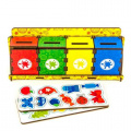 Фото товара - WoodLandToys Комодик Убираем комнату (4 ящика и 20 фигурок, дерево, от 3 лет) 133104, (ООО "СИБИРСКИЙ СУВЕНИР")